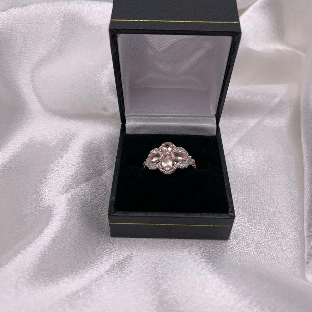 Morganite fashion ring